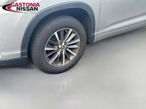 Used 2018 Toyota Highlander XLE FWD image 32