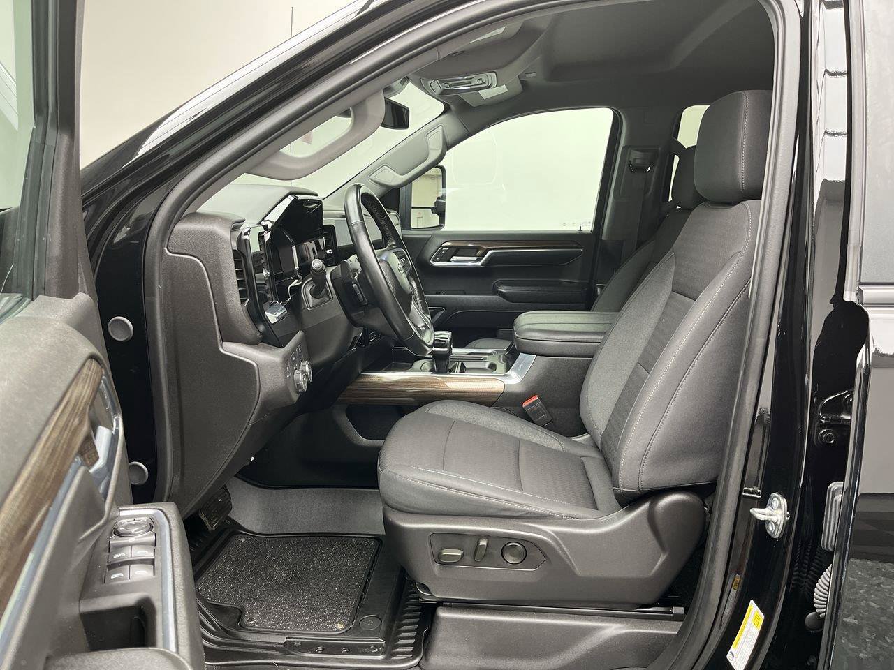 Certified 2024 Chevrolet Silverado 1500 RST w/ Redline Edition AWD/4WD image 13