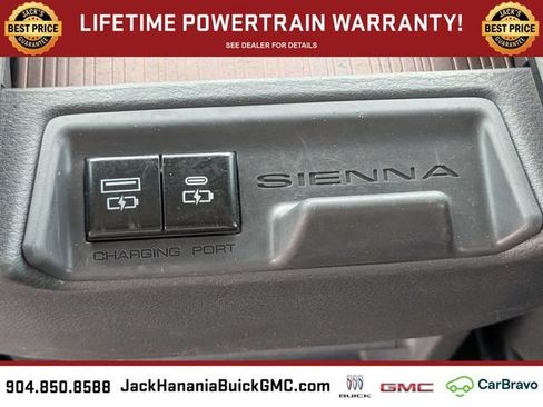 Used 2022 Toyota Sienna XLE FWD image 15