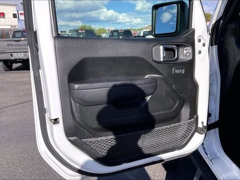 Used 2023 Jeep Gladiator Mojave AWD/4WD image 18