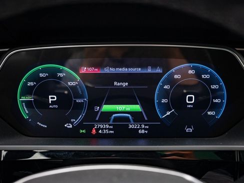 Used 2022 Audi e-tron Premium w/ Convenience Plus Package image 28