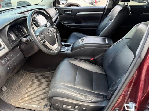 Used 2018 Toyota Highlander XLE AWD/4WD image 23