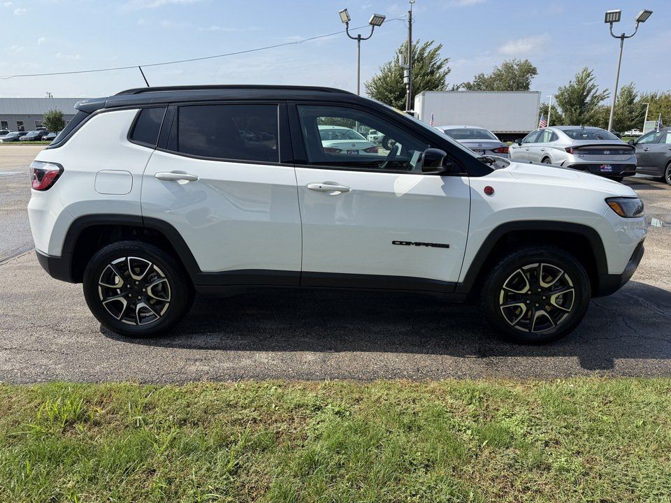 Used 2024 Jeep Compass Trailhawk AWD/4WD image 7