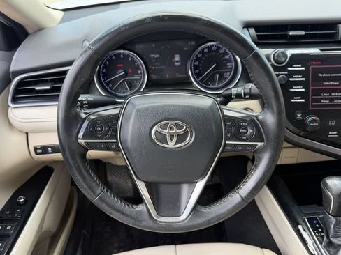 Used 2020 Toyota Camry XLE FWD image 13