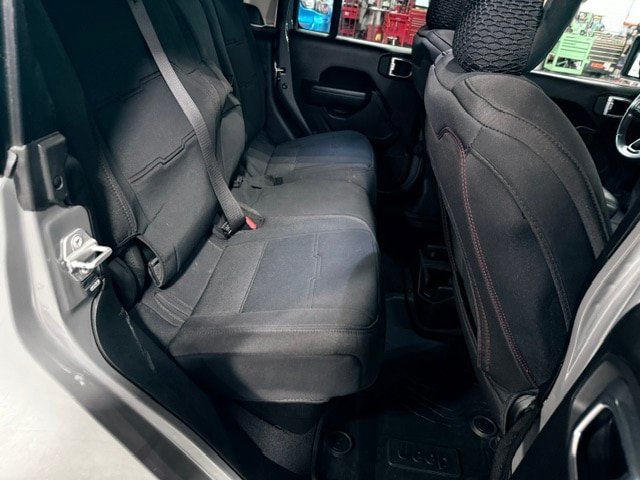 Used 2022 Jeep Gladiator Sport AWD/4WD image 16