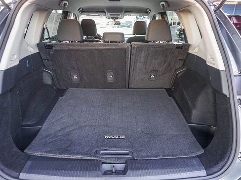 Used 2024 Nissan Rogue S image 25