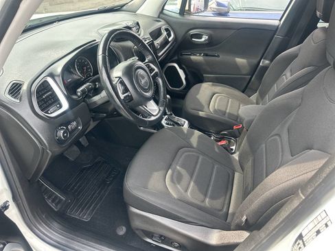 Used 2018 Jeep Renegade Latitude w/ Cold Weather Group image 11