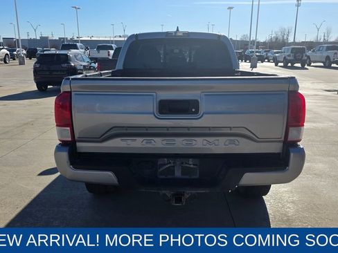 Used 2016 Toyota Tacoma TRD Sport image 4