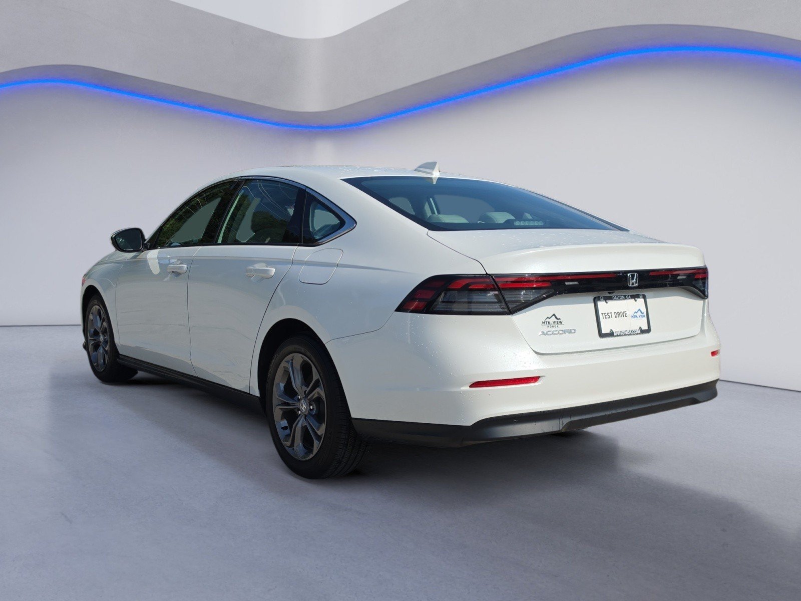 Used 2024 Honda Accord EX image 3