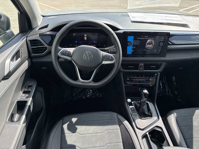 New 2026 Volkswagen Taos SE FWD image 8