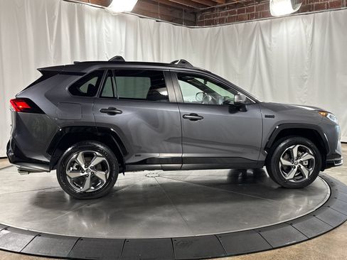 Used 2021 Toyota RAV4 SE w/ Weather & Moonroof Package AWD/4WD image 11