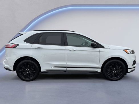 Certified 2022 Ford Edge SE w/ Black Appearance Package AWD/4WD image 2