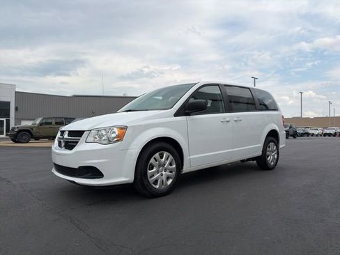 Used 2018 Dodge Grand Caravan SE w/ UConnect Hands-Free Group FWD image 3