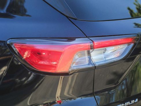 Used 2021 Ford Escape Titanium image 8