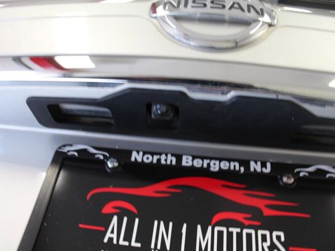 Used 2018 Nissan Rogue SV image 29