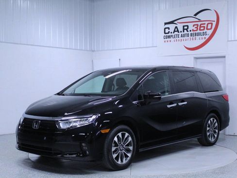 Used 2024 Honda Odyssey EX-L image 2