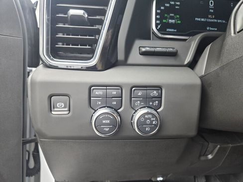 Used 2025 GMC Sierra 3500 Denali Ultimate AWD/4WD image 12