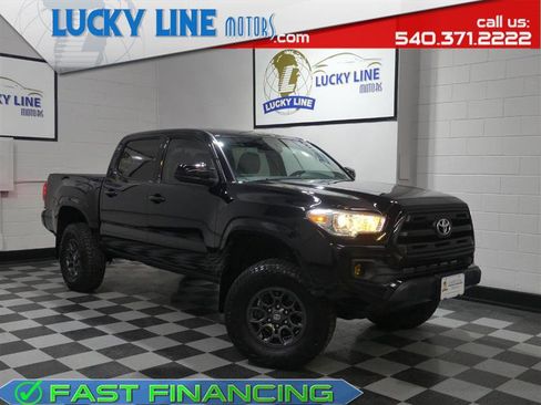 Used 2017 Toyota Tacoma SR image 1