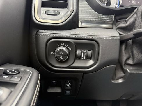 Used 2021 RAM 1500 Limited w/ Advanced Safety Group image 13