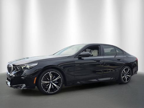 Used 2026 BMW 530i w/ M Sport Package RWD image 3