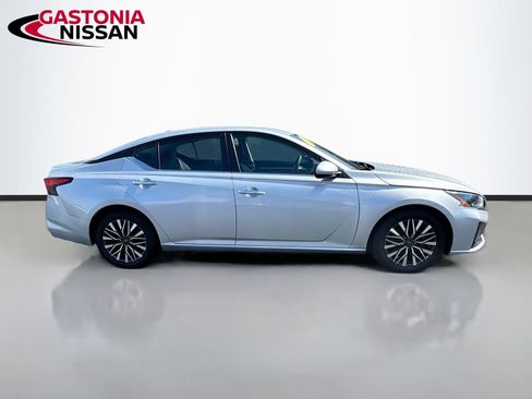 Used 2023 Nissan Altima 2.5 SV image 9