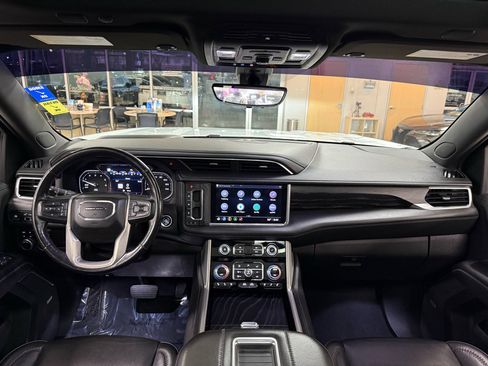 Used 2021 GMC Yukon XL Denali w/ Denali Premium Package image 10