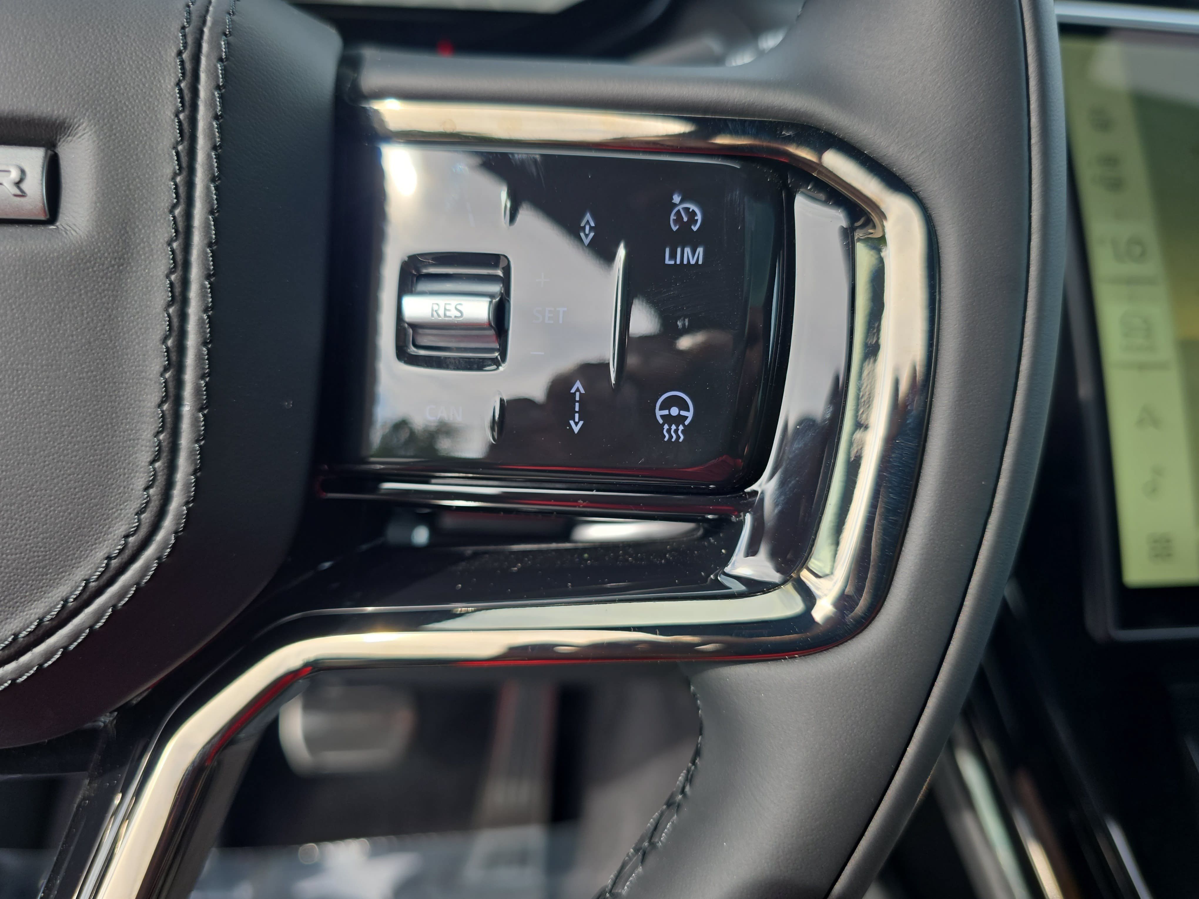 New 2026 Land Rover Range Rover Sport Dynamic SE AWD/4WD image 18