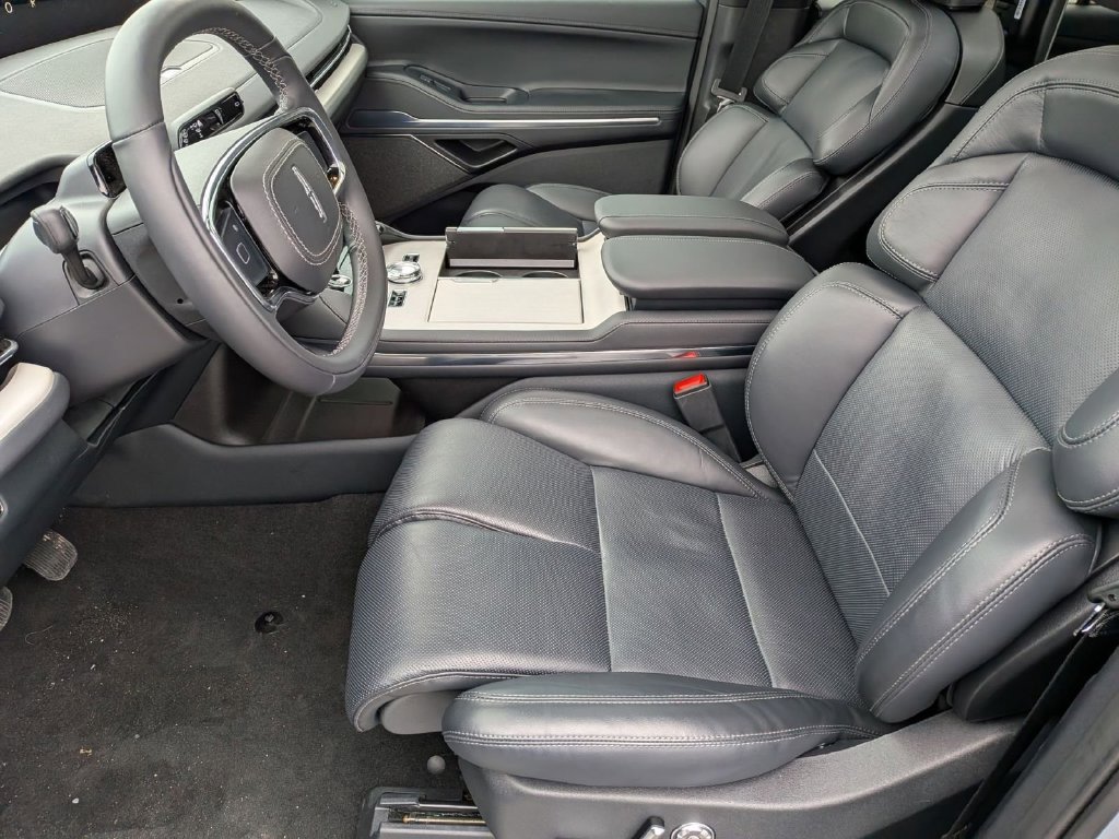 New 2025 Lincoln Navigator Reserve w/ Jet Appearance Package AWD/4WD image 12