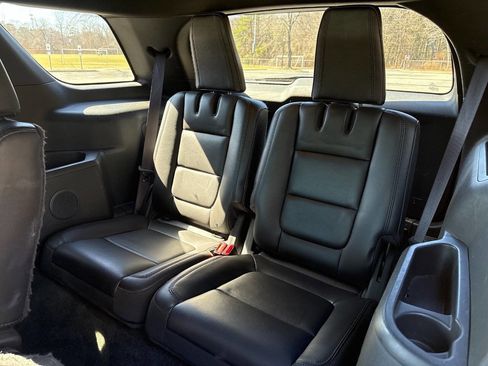Used 2013 Ford Explorer XLT image 16