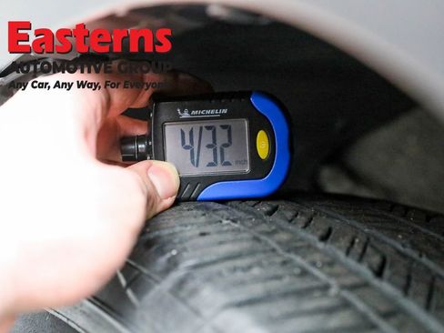 Used 2022 Toyota Corolla Cross XLE w/ Convenience Package image 25