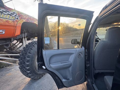 Used 2005 Jeep Liberty Renegade image 13