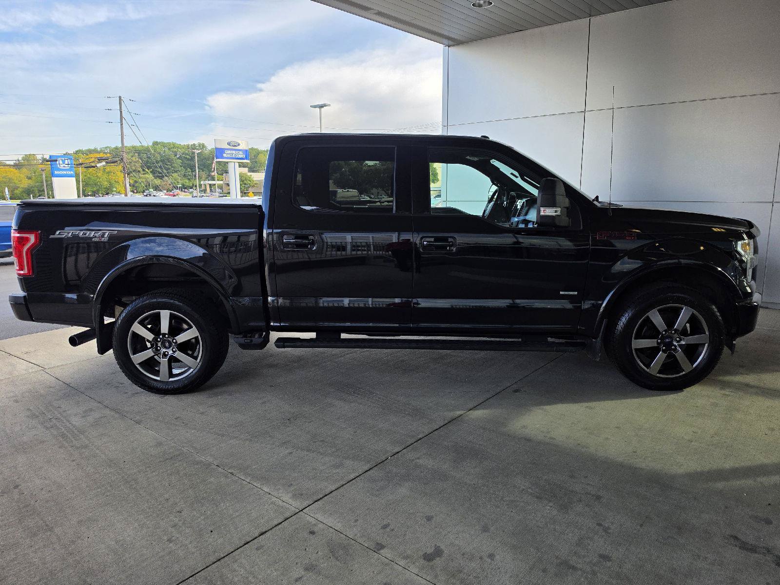Used 2017 Ford F150 XLT w/ Equipment Group 302A Luxury AWD/4WD image 4