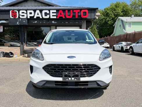 Used 2022 Ford Escape SE w/ SE Sport Appearance Package AWD/4WD image 2