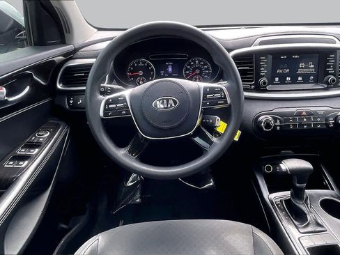 Used 2020 Kia Sorento LX FWD image 5