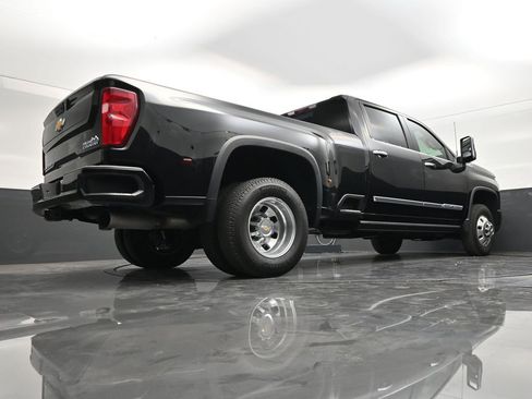 Used 2025 Chevrolet Silverado 3500 High Country w/ High Country Premium Package AWD/4WD image 24