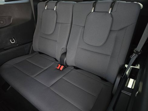 Used 2025 Ford Explorer Active RWD image 29