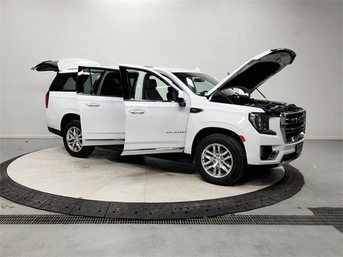 Used 2022 GMC Yukon XL SLT image 9