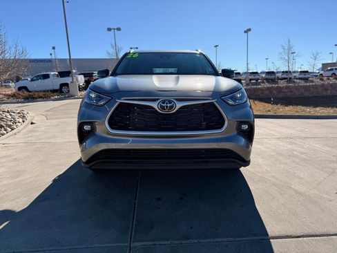 Used 2026 Toyota Highlander XLE image 2