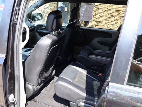 Used 2017 Dodge Grand Caravan SXT FWD image 18