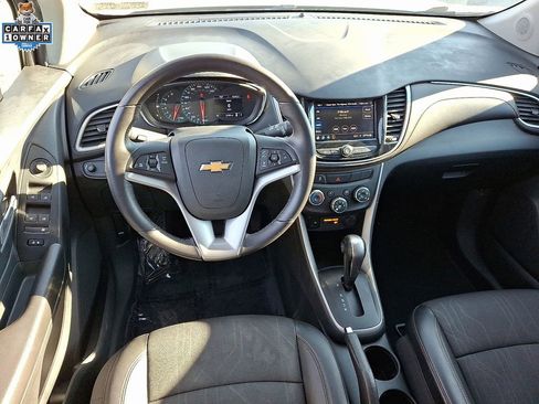 Used 2020 Chevrolet Trax LT w/ LT Convenience Package image 11