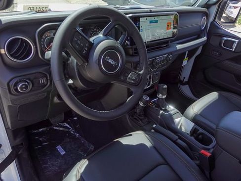 New 2025 Jeep Gladiator Sport image 14