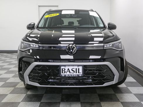 Used 2025 Volkswagen Taos SEL image 3