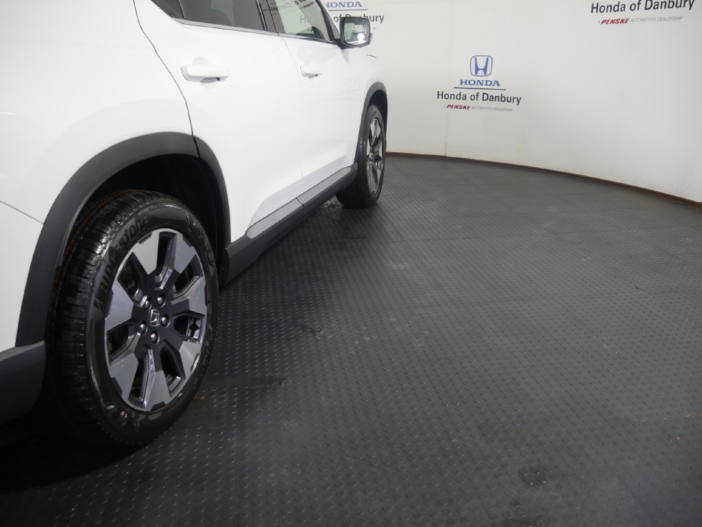 New 2026 Honda Pilot Touring image 4