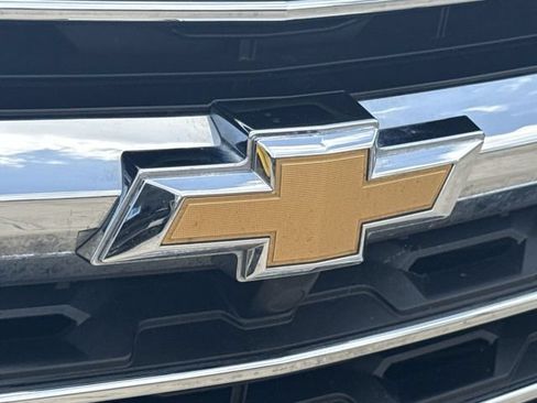 Used 2025 Chevrolet Traverse LT FWD image 32