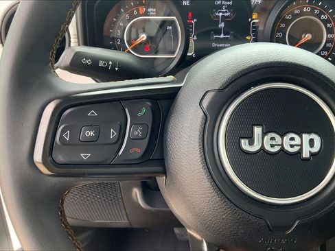 Used 2024 Jeep Gladiator Sport AWD/4WD image 39
