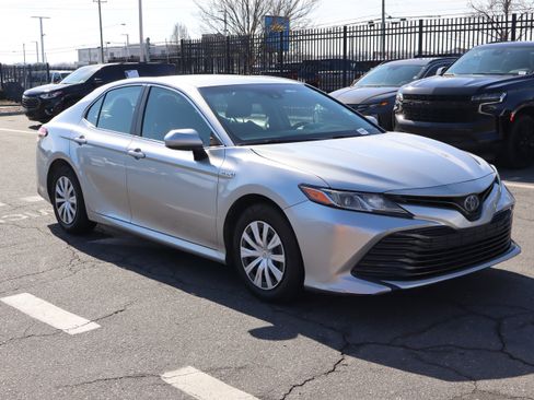 Used 2018 Toyota Camry LE image 14