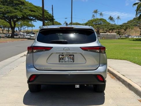 Used 2023 Toyota Highlander Limited FWD image 6