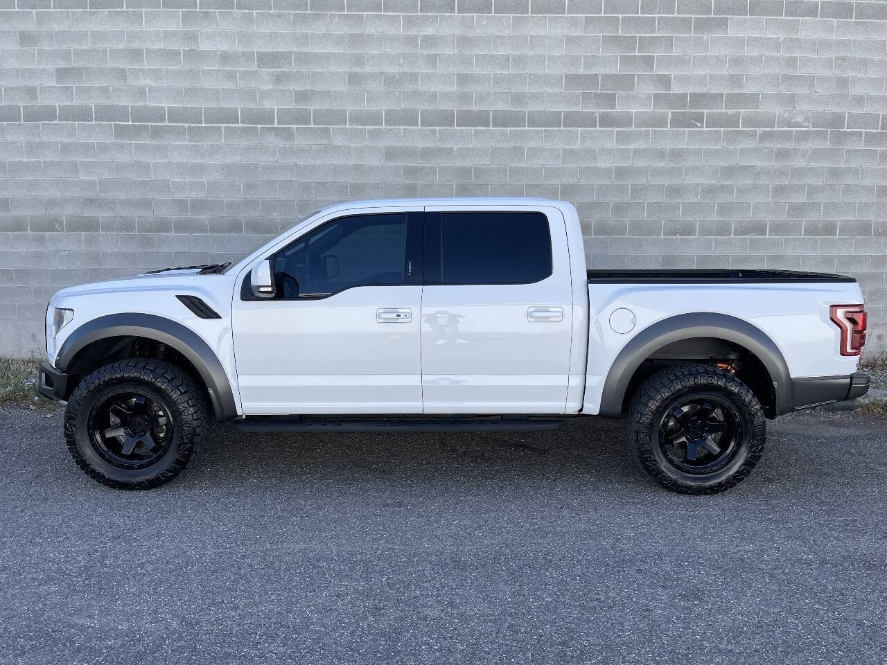 Used 2019 Ford F150 Raptor w/ Equipment Group 802A Luxury AWD/4WD image 6