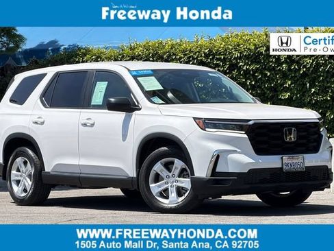 Certified 2024 Honda Pilot LX image 1