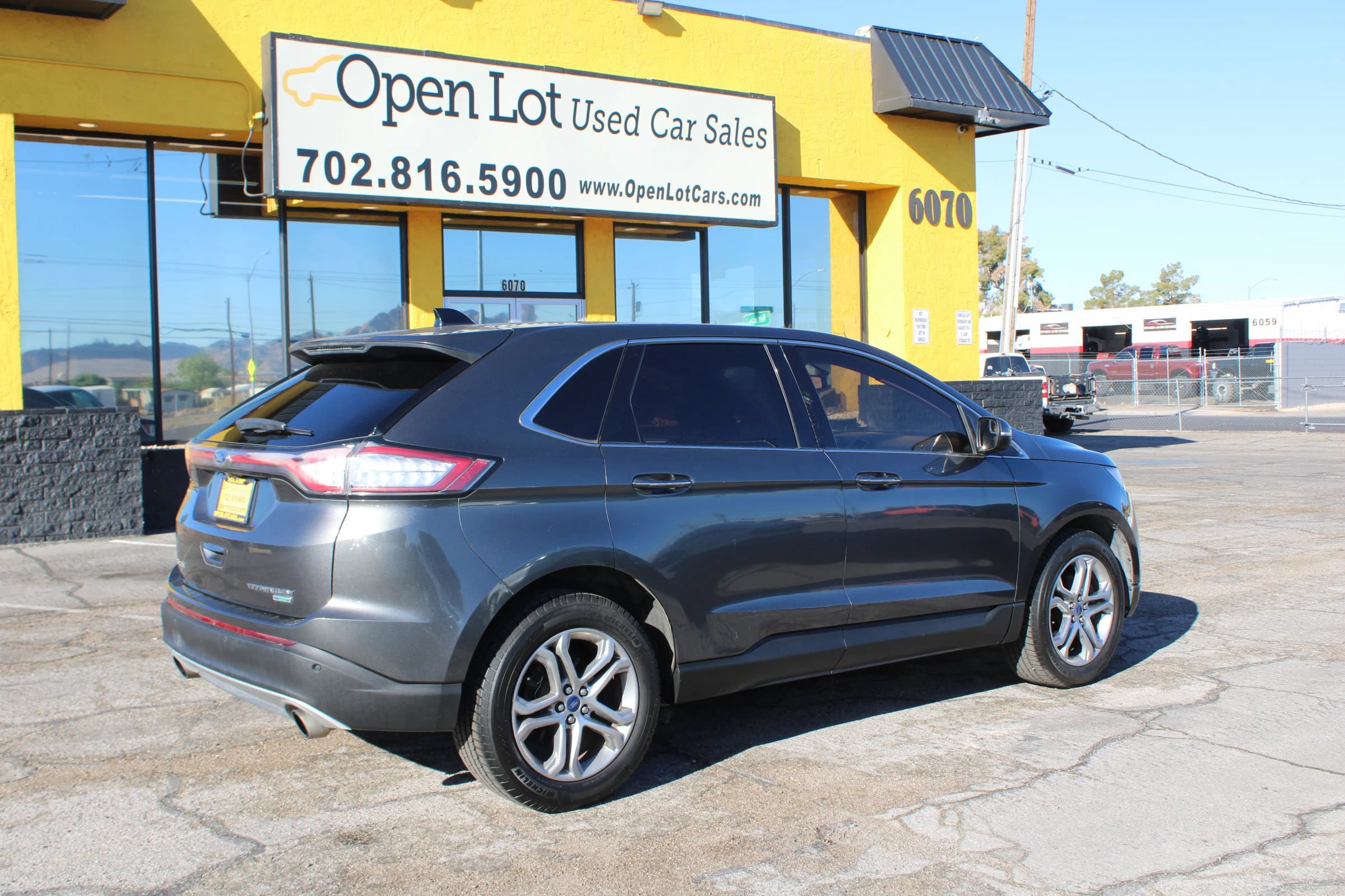 Used 2018 Ford Edge Titanium FWD image 5